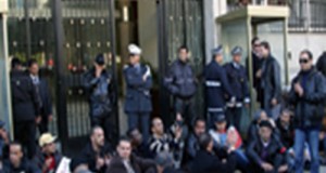 أمام الداخلية: الأمنيون المعزولون يطالبون بإعادتهم إلى العمل