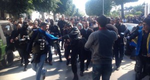 إلى متى سيتواصل استهداف الصّحافيّين من قِبَل الشّرطة ؟؟