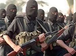 بينهم تونسيون: الجزائر تنشر قائمة من 47 إرهابيا يخطّطون لتنفيذ هجمات انتحارية