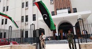 ليبيا: الحكومة تفقد سيطرتها على أغلب مقرّاتها في طرابلس