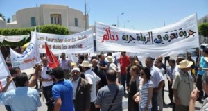 أهالي حومة السّوق يحتجّون أمام وزارة الداخلية