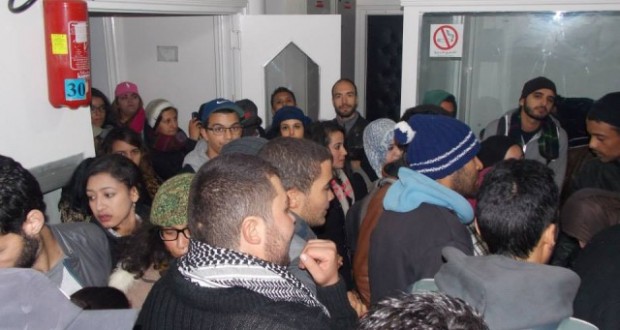 وزارة التعليم العالي: الأمن يعتدي على الطلبة المعتصمين ويخرجهم بالعنف