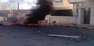 المظيلة: حرق عجلات مطاطية وإيقافات بسبب احتجاج أعوان شركة نقل المواد المنجمية