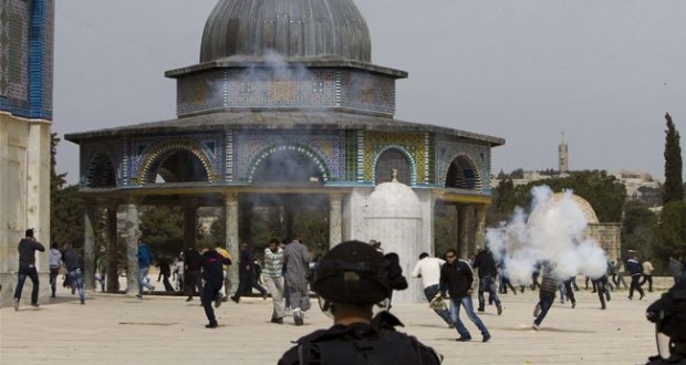 القدس: مستوطنون يقتحمون المسجد الأقصى من جديد