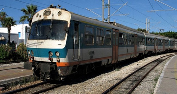 أعوان وإطارات السكك الحديدية بالقصرين يضربون عن العمل