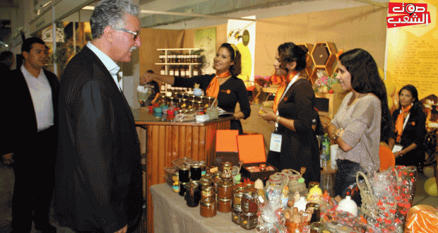 حمة الهمامي يؤدي زيارة إلى الصالون الدولي للفلاحة والآلات الفلاحية والصيد البحري بقصر المعارض بالكرم