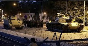 الجيش التركي يعلن تولّيه السلطة ويحتجز رئيس الأركان