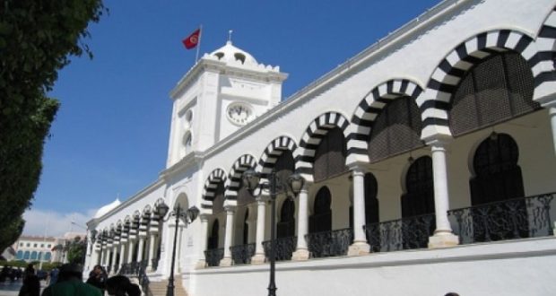 من أجل حقهم في الشغل: ثلاثة شبّان من ذوي الإعاقة يعتصمون أمام مقرّ رئاسة الحكومة